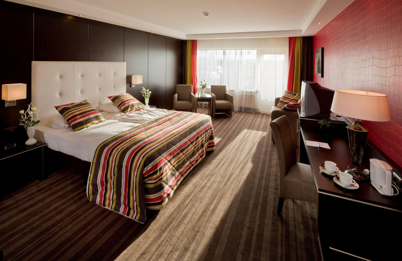 Bedroom 2, Van der Valk Hotel Groningen - Zuidbroek A7, Menterwolde
