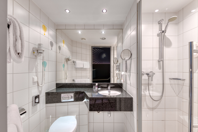 Bathroom, Mercure Neu-Isenburg, Offenbach