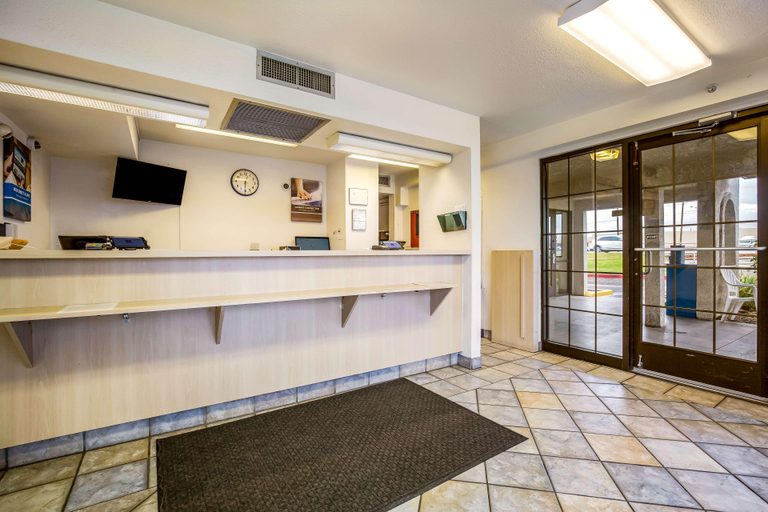 Public Area 2, Motel 6 Kingman East, Mohave
