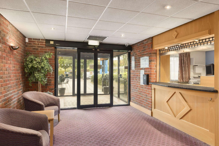 Public Area, Days Inn by Wyndham Chesterfield Tibshelf, Derbyshire