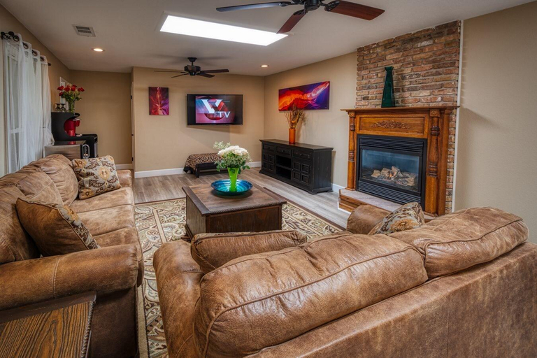 Public Area 3, Lantern Light Inn - Romantic Getaway, Yavapai