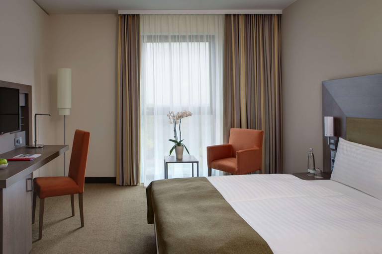 Bedroom 4, IntercityHotel Berlin Hauptbahnhof, Berlin