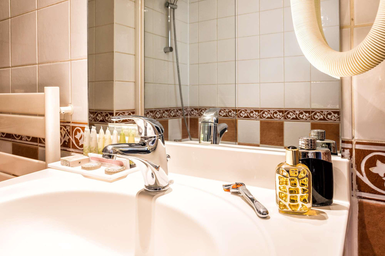 Bathroom 4, Villa Alessandra, Paris