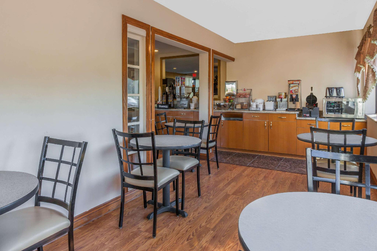 Others 5, Super 8 by Wyndham Imlay City, Lapeer