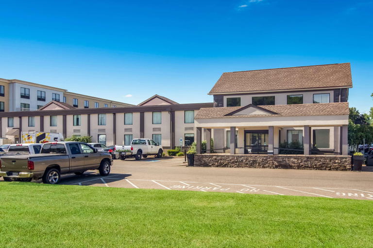 Exterior & Views 2, Best Western Dutch Valley Inn, Tuscarawas