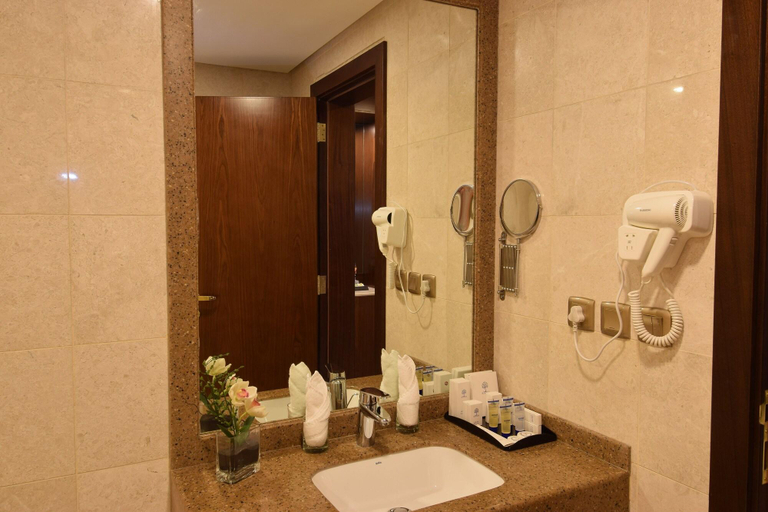 Bathroom 4, Zaha Hotel, Al Madinah Al Munawwarah