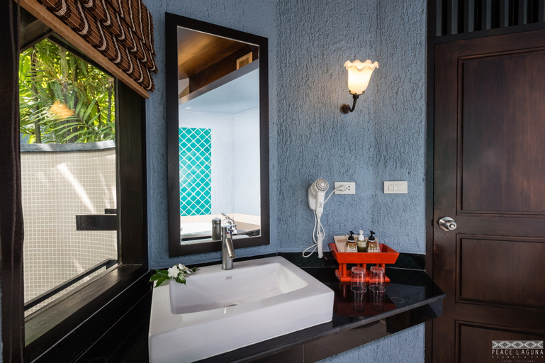 Bathroom 18