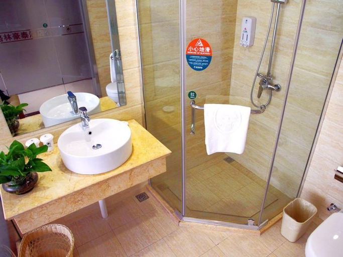 Bathroom 4, GreenTree Inn Nantong Qidong Bus Station, Nantong