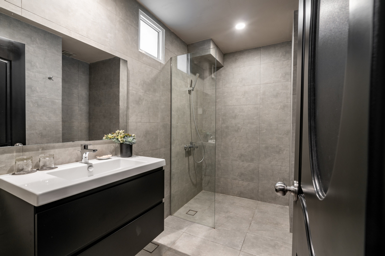 Bathroom 22