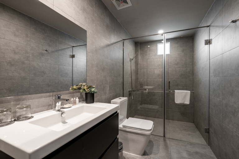 Bathroom 15
