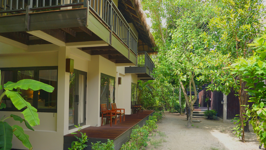 Exterior 9