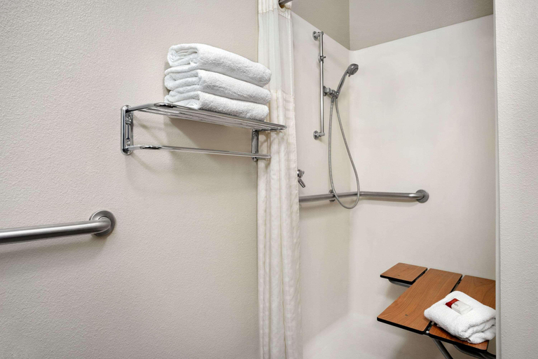 Bathroom 4, Travelodge by Wyndham Yuma, Yuma