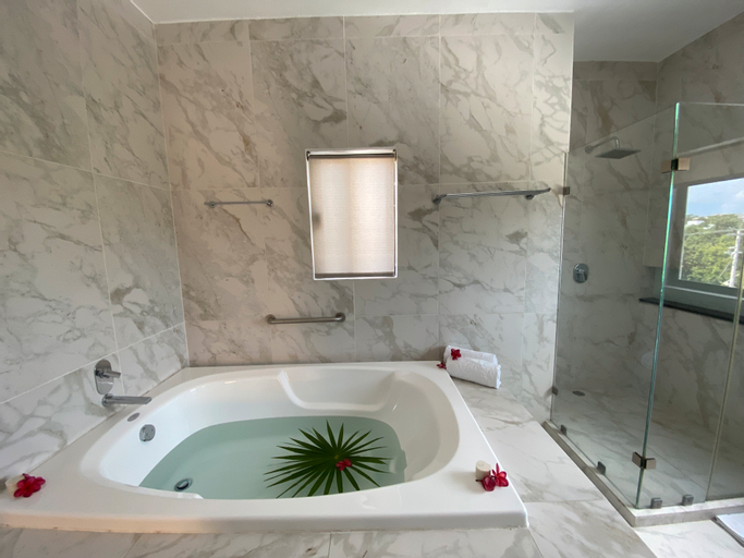 Bathroom 12