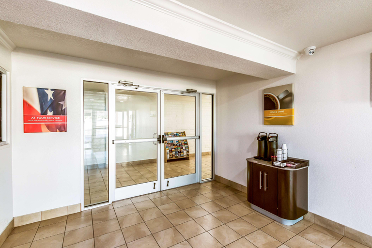 Public Area 2, Motel 6 Euless, TX - DFW West, Tarrant
