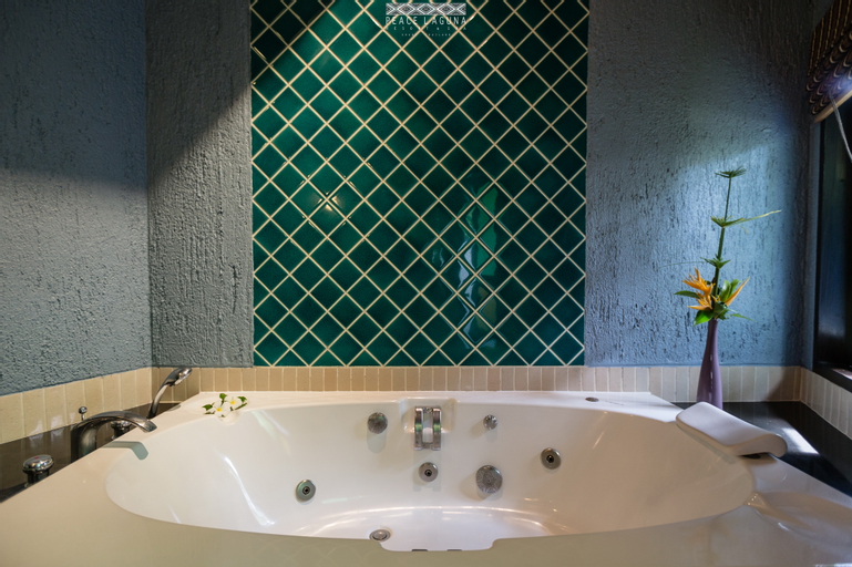 Bathroom 16