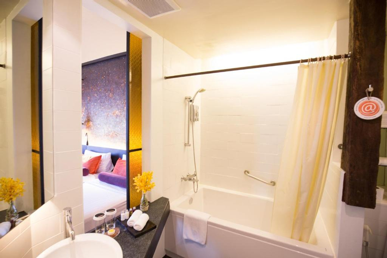 Bathroom 16