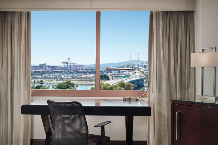 Bedroom 3, Hilton Long Beach, Los Angeles