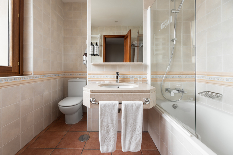 Bathroom, Exe Alfonso VIII, Cáceres