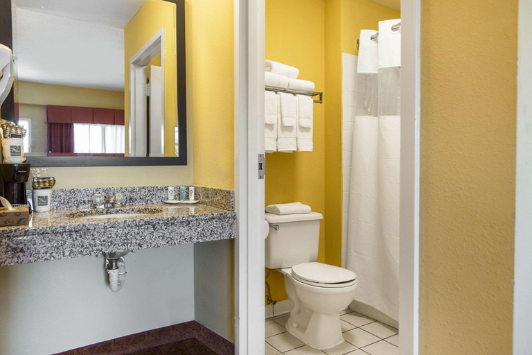 Bedroom 3, Quality Inn Calera I-65 exit 231, Shelby