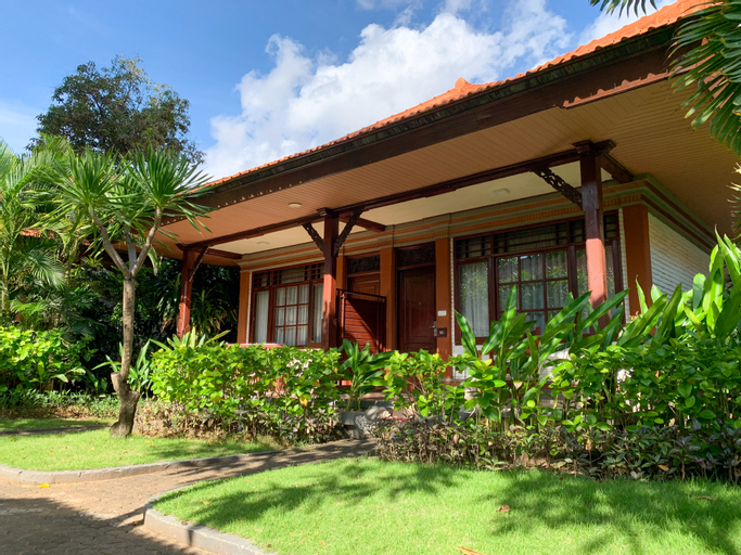 Exterior & Views 15