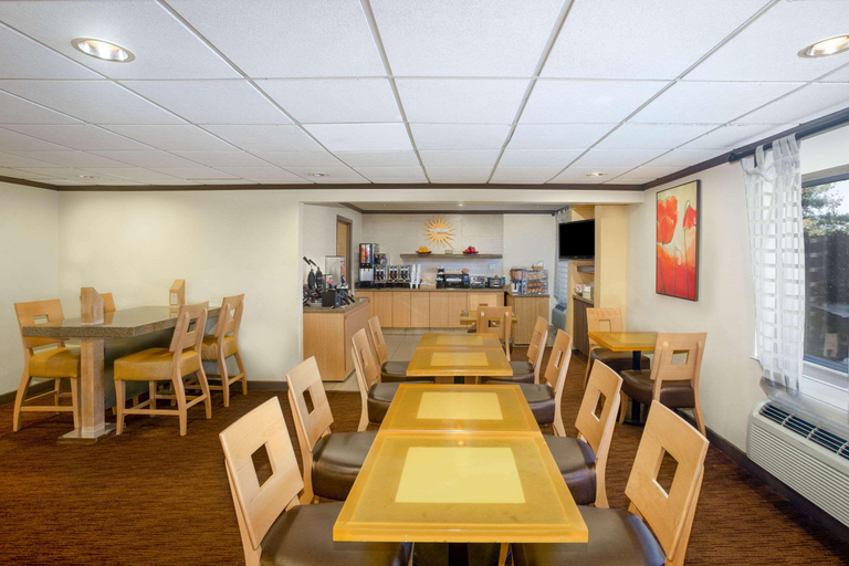 Food & Drinks 5, La Quinta Inn & Suites Springdale, Washington