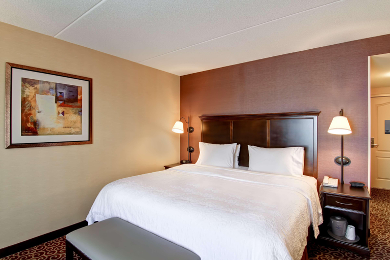 Bedroom 3, Hampton Inn by Hilton Sudbury, Greater Sudbury