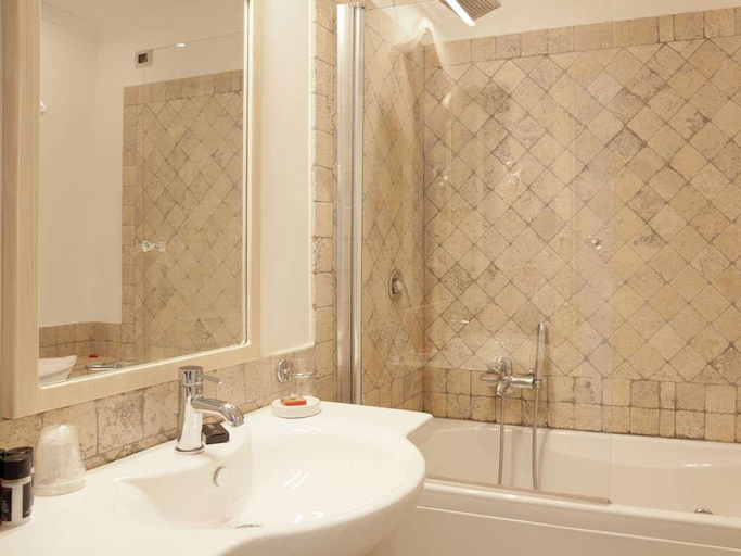 Bathroom 5, Hotel Mea, Messina