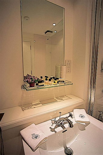 Bathroom 4, The Royal Hotel, Perthshire and Kinross