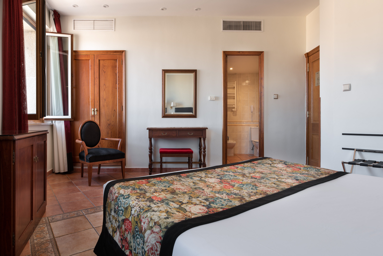 Bedroom 3, Exe Alfonso VIII, Cáceres