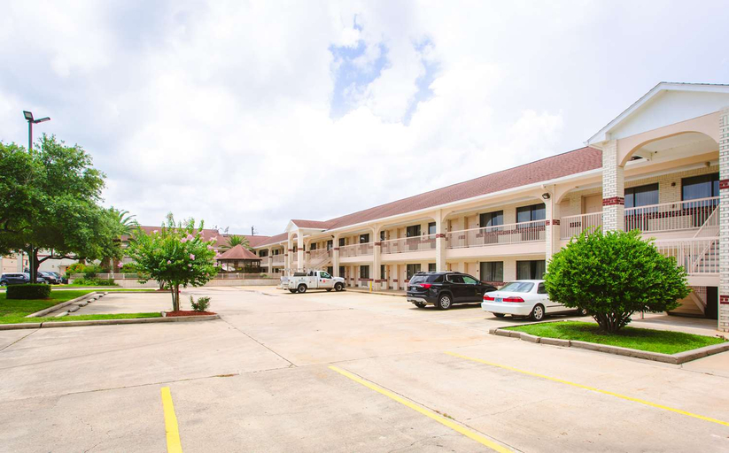 Exterior & Views 2, Best Western Pearland Inn, Brazoria