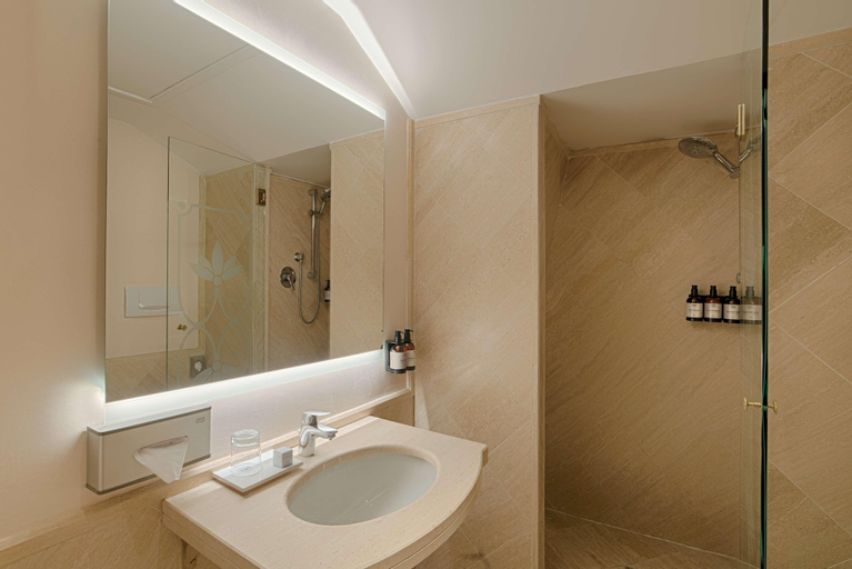Bathroom 19