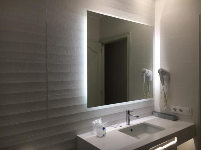 Bathroom 4, Hotel Playa Santandria, Baleares