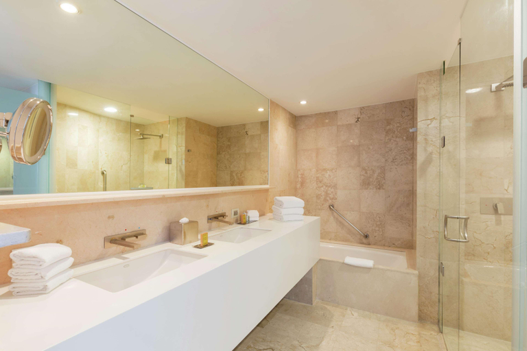 Bathroom 5, Doubletree By Hilton Mexico City Santa Fe, Huixquilucan