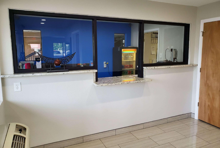 Public Area 3, Travelodge by Wyndham Albuquerque West, Bernalillo
