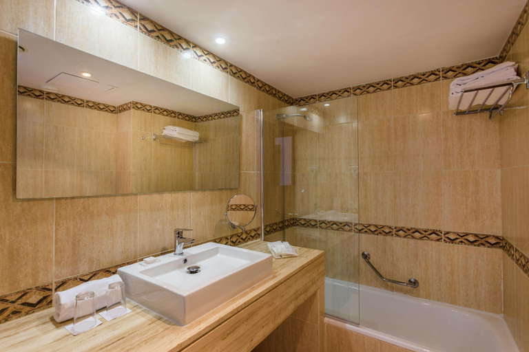 Bathroom 5, Zafiro Rey Don Jaime, Baleares