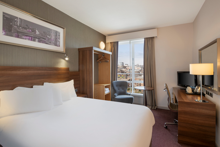 Bedroom 2, Leonardo Hotel Leeds , Leeds