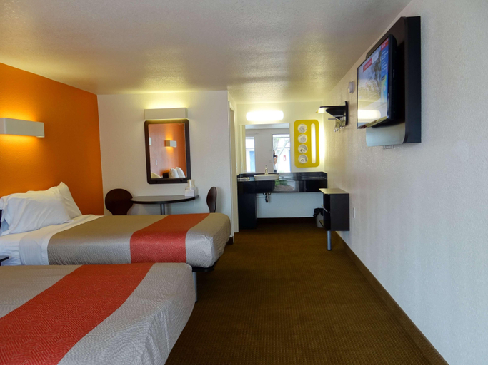 Bedroom 5, Motel 6 Erie, PA, Erie