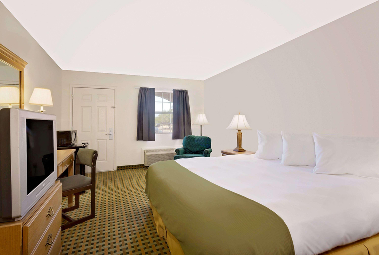 Bedroom 3, Knights Inn Kingman, Mohave