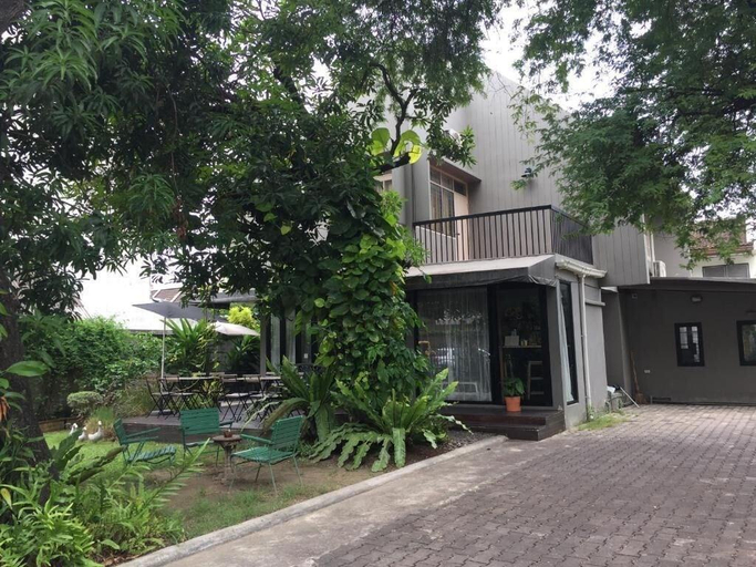 Exterior & Views 2, Baan Ongkharak bed and breakfast, Dusit