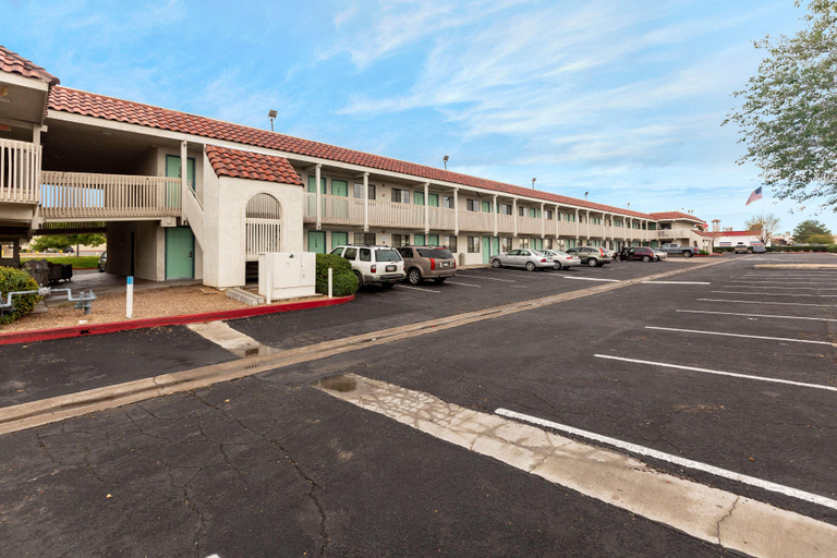 Others, Motel 6 Kingman East, Mohave