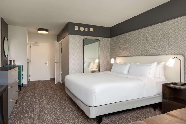 Bedroom 3, Hilton Baltimore BWI Airport, Anne Arundel