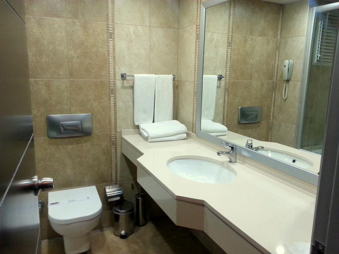 Bathroom, Ismira, Konak