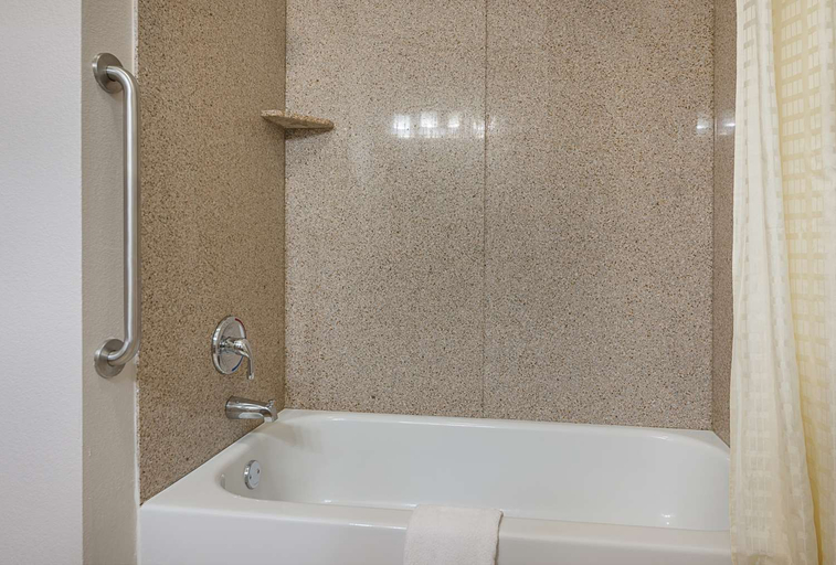 Bathroom 4, Best Western Plus DeRidder Inn & Suites, Beauregard