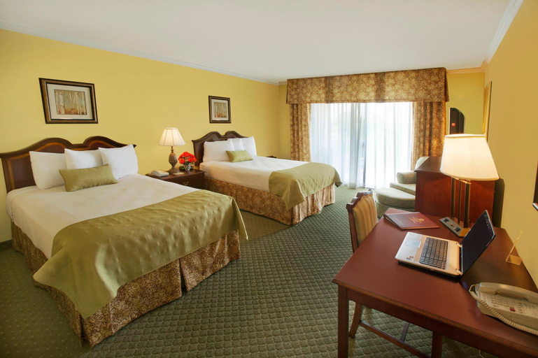 Bedroom 3, Clarion Hotel Suites Convention Center, Fredericksburg