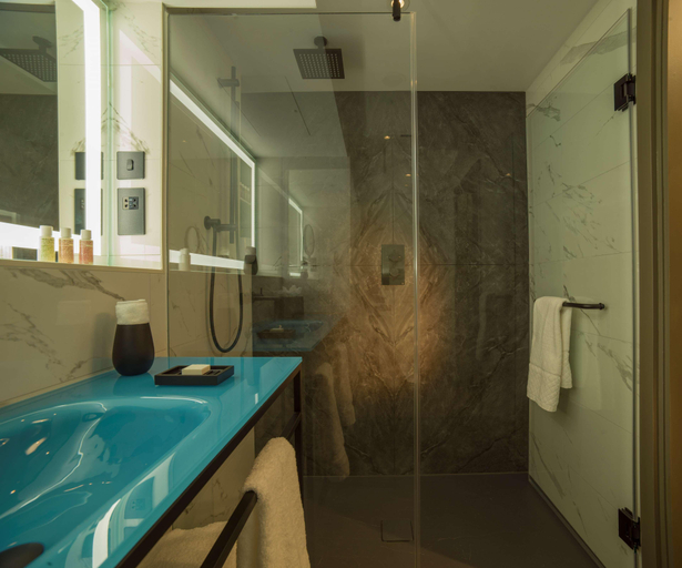 Bathroom, Middle Eight - Covent Garden, London