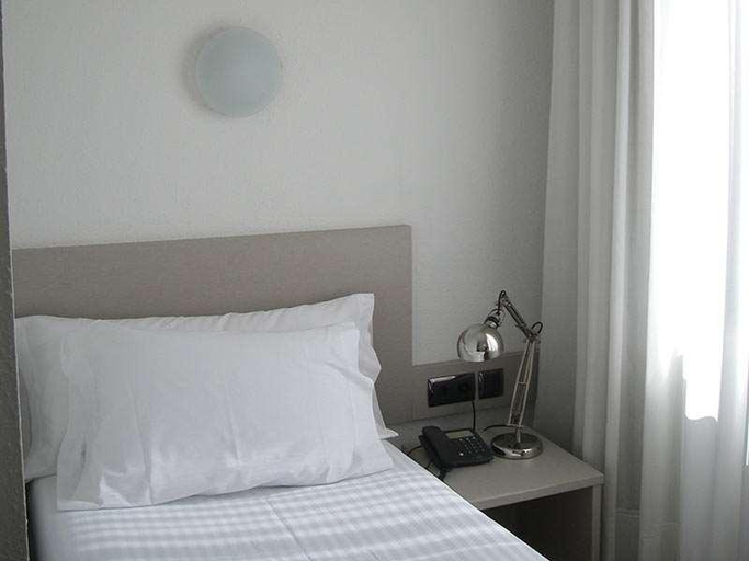 Bedroom 3, Los Angeles, Cantabria