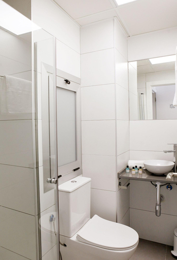 Bathroom 5, Hotel San Remo, Alicante