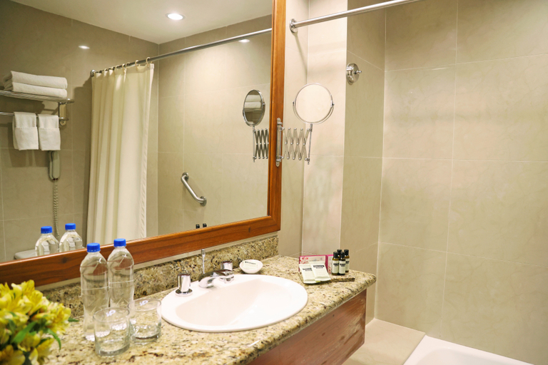 Bathroom 4, Hotel Palace Guayaquil, Guayaquil