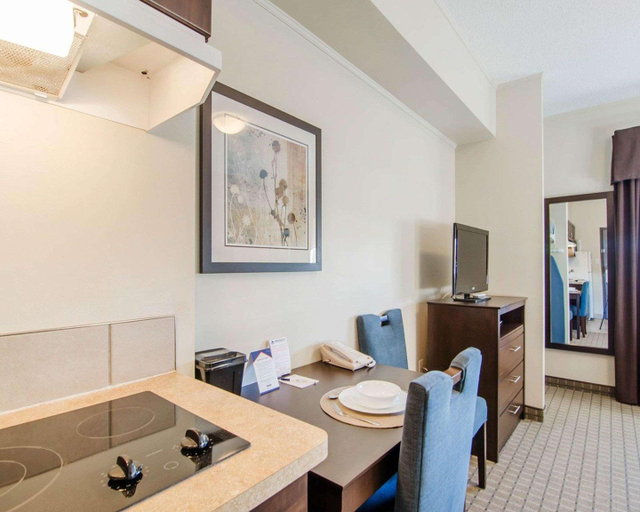 Bathroom 4, Suburban Extended Stay Hotel, Division No. 13