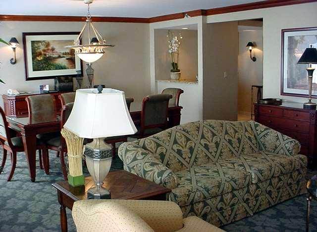 Bedroom 4, DoubleTree by Hilton Lisle Naperville, Dupage